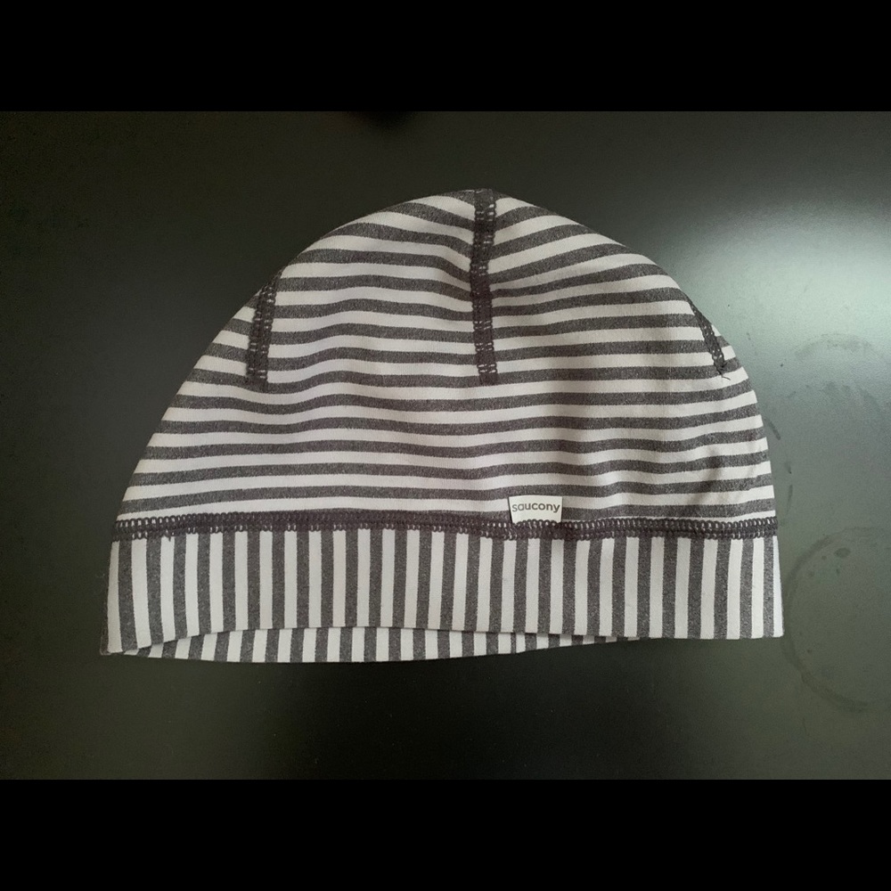 Saucony running hat